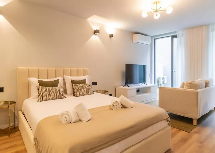 Ruah By Lovelystay Apartman