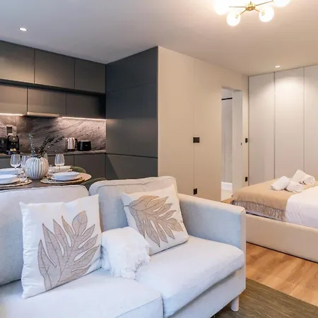 Ruah By Lovelystay Apartament *